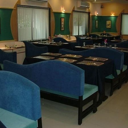 Dwaraka Residency Hotel Kākināda Екстериор снимка