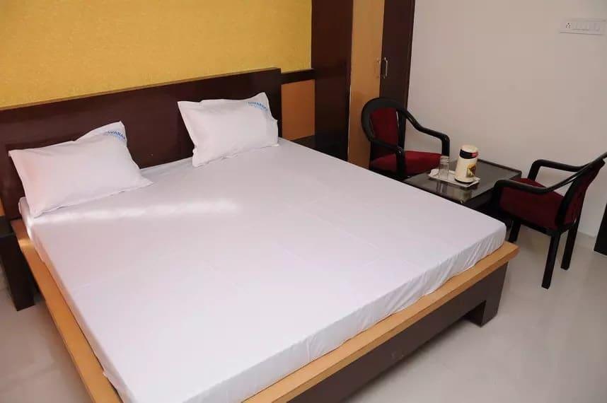 Dwaraka Residency Hotel Kākināda Екстериор снимка