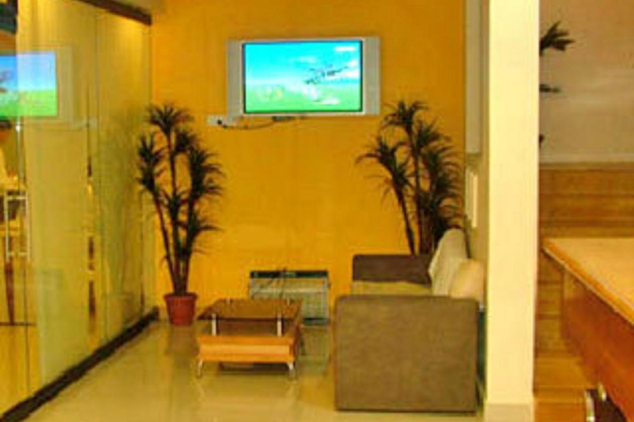 Dwaraka Residency Hotel Kākināda Екстериор снимка